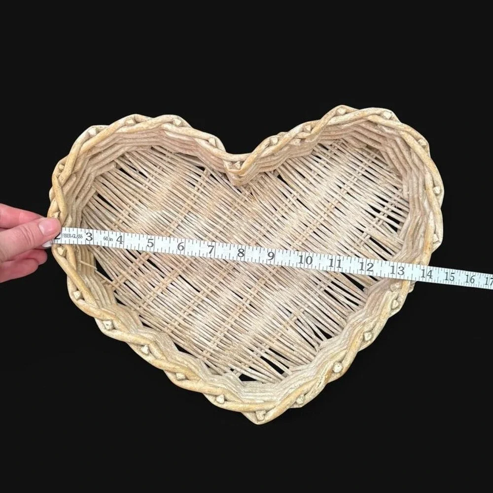 Vintage Woven Rattan Heart Basket/Shelf🤎🧺